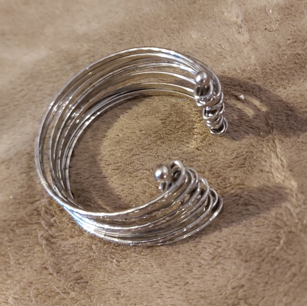 3/$15 Bangle style bracelet - Picture 1 of 2